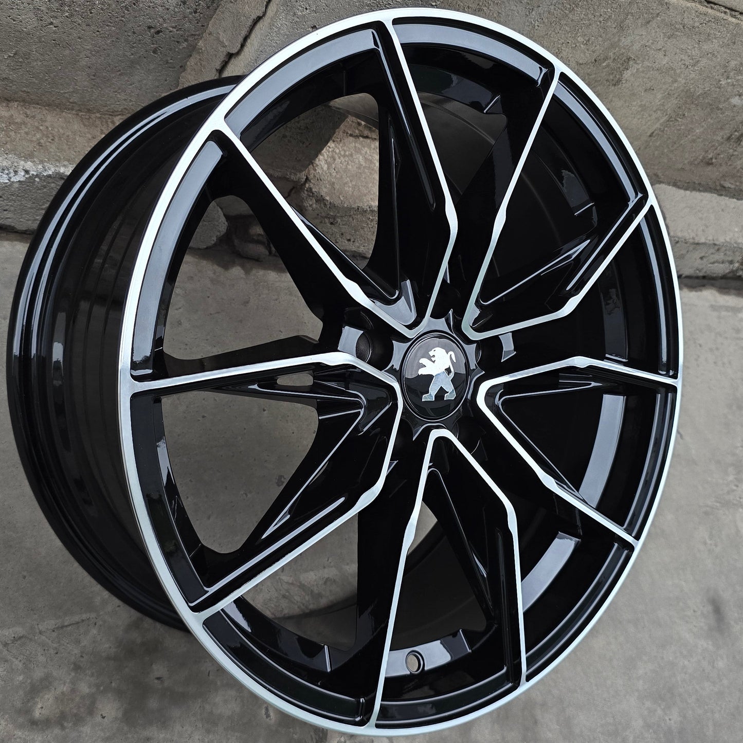 SET DE 4 LLANTAS PEUGEOT *. Aro 17 - 5x108. Color Cromado Fondo Negro. (KF18)