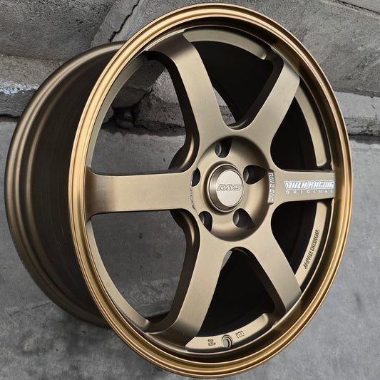 SET DE 4 LLANTAS VOLK TE37. Aro 18 - 5x114. Color Bronce .(RGW032FF)
