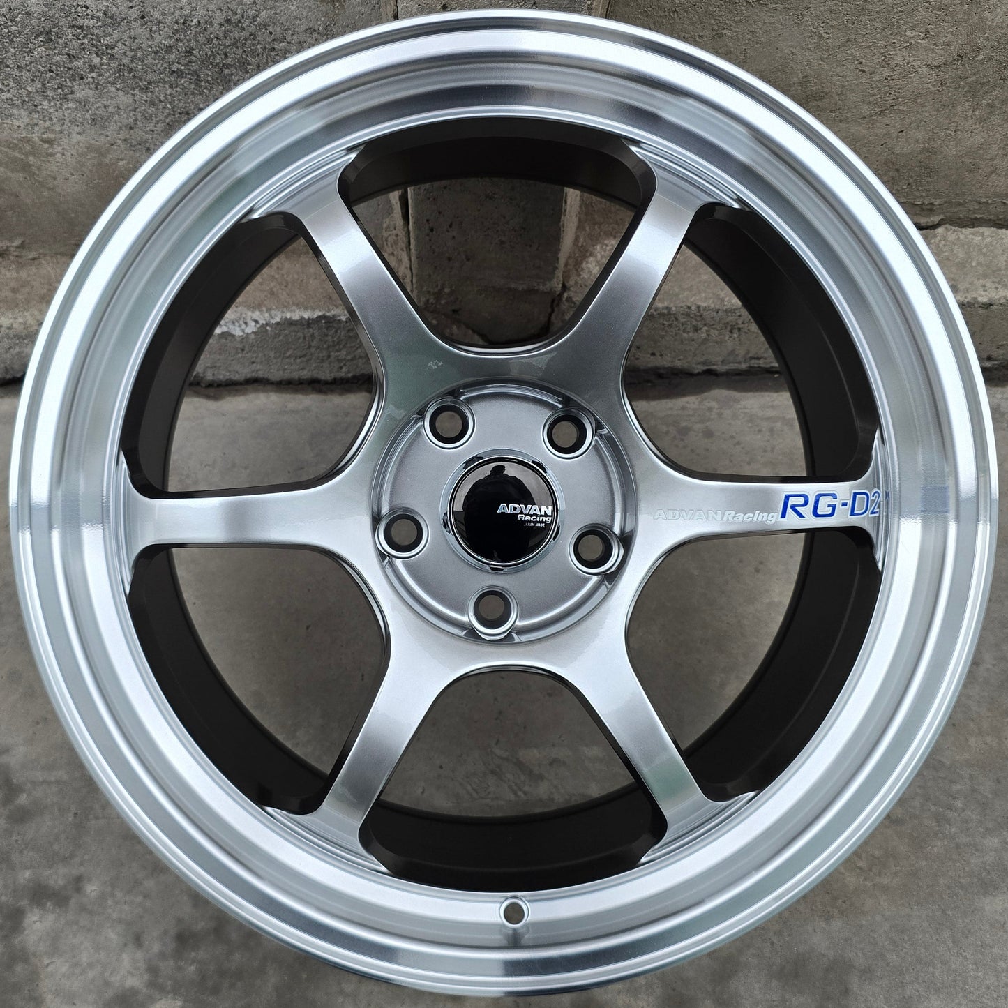 SET DE 4 LLANTAS ADVAN RACING R6 COLOR Grafito Metalizado. Aro 18 - 5x114 (RGW012FF)