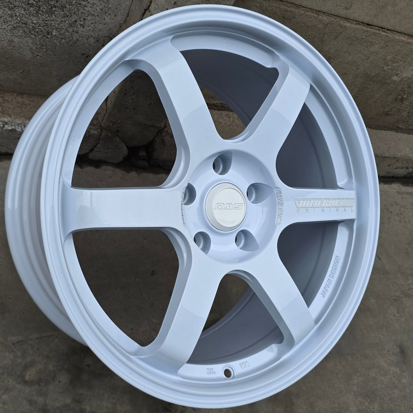 SET DE 4 LLANTAS VOLK TE37. Aro 18 - 5x114. Color Blanco .(RGW032FF)