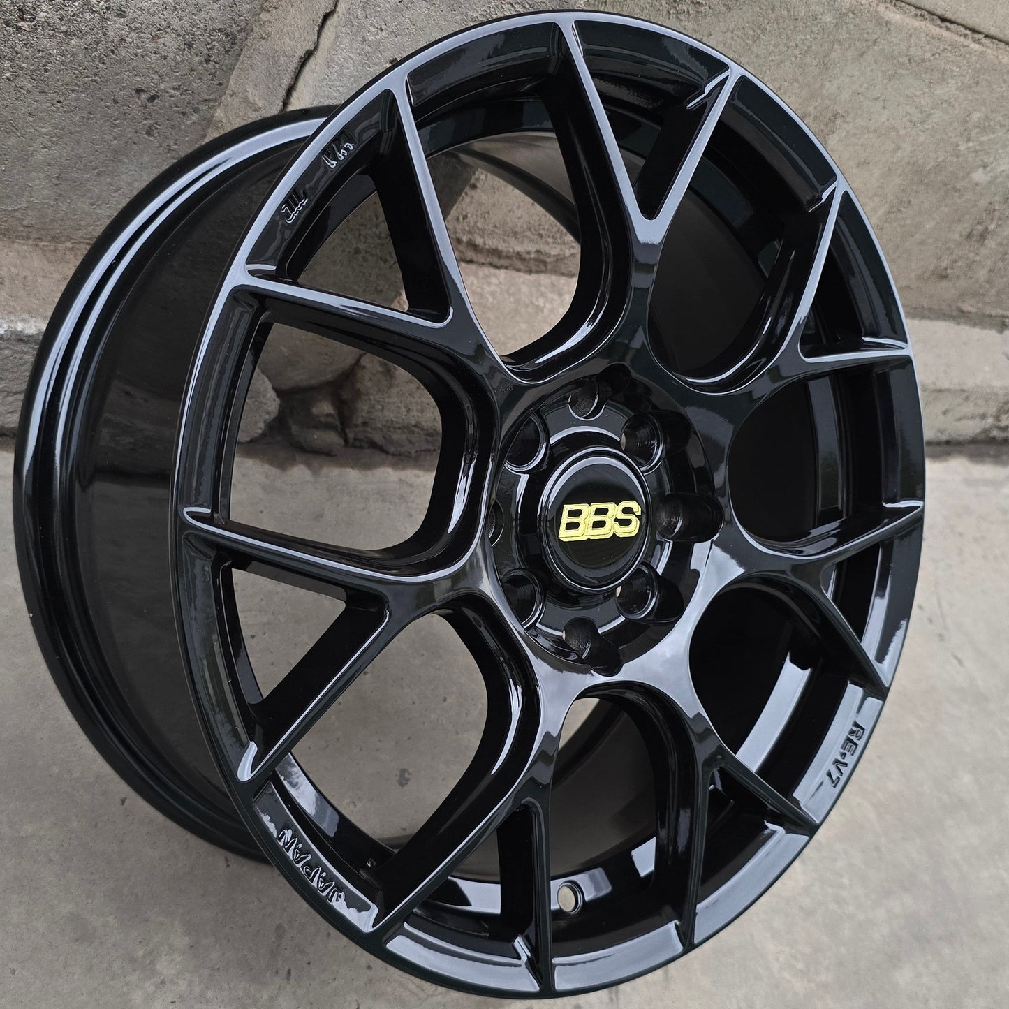 SET DE 4 LLANTAS BBS REV7. Aro 15 - 4x100, 4x114. Doble Apernadura. Color Negro. (RGW7105B)