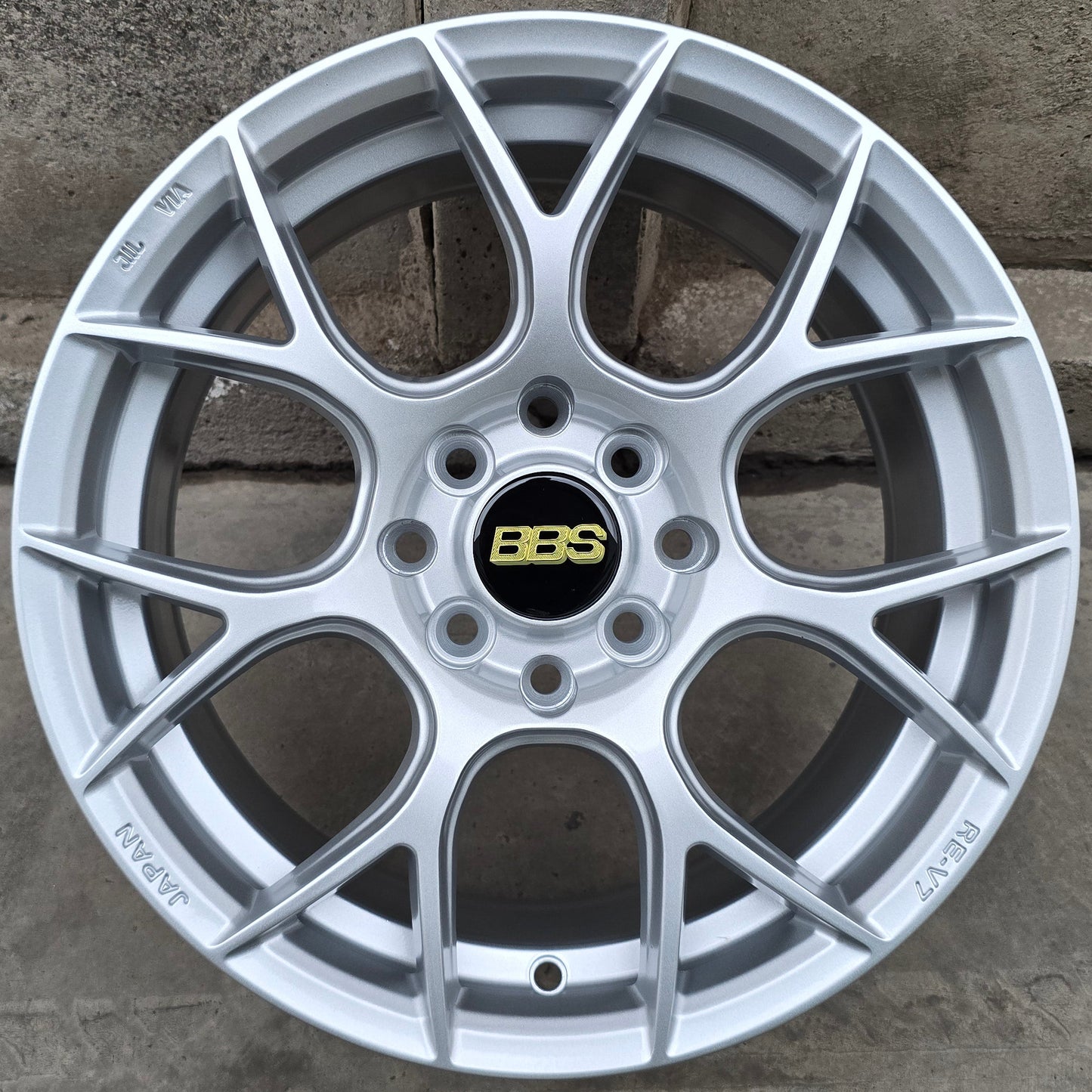 SET DE 4 LLANTAS BBS REV7. Aro 15 - 4x100, 4x114. Doble Apernadura. Color Plateado. (RGW7105B)