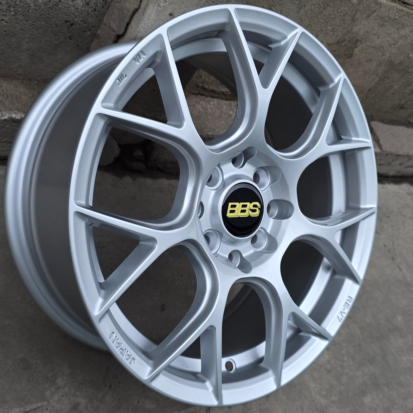 SET DE 4 LLANTAS BBS REV7. Aro 15 - 4x100, 4x114. Doble Apernadura. Color Plateado. (RGW7105B)
