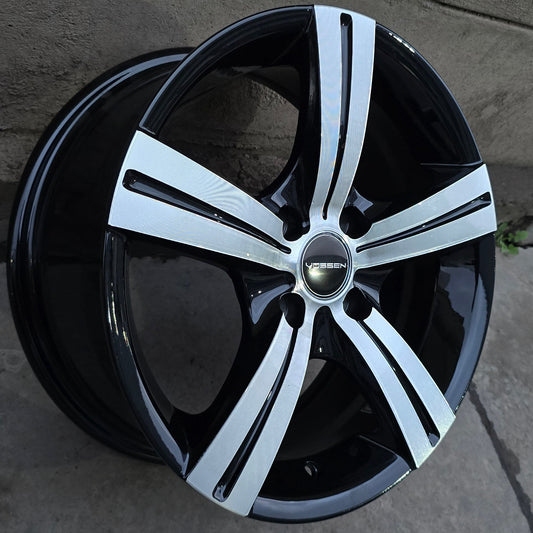 SET DE 4 LLANTAS VOSSEN. Aro 15 - 4x100. Color Cromado Fondo Negro. (229)