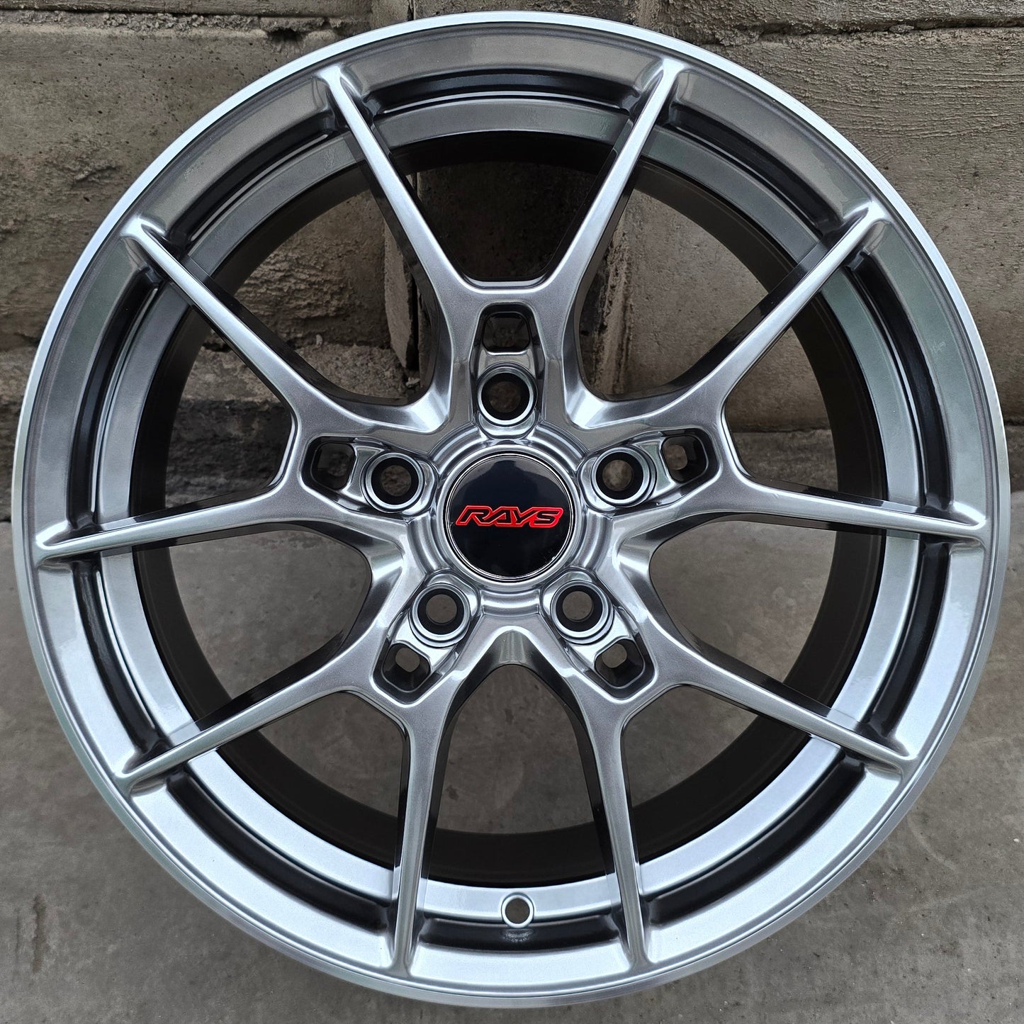 SET DE 4 LLANTAS RAYS G025. Aro 16 - 5x114. Color Grafito Metalizado. (X447)