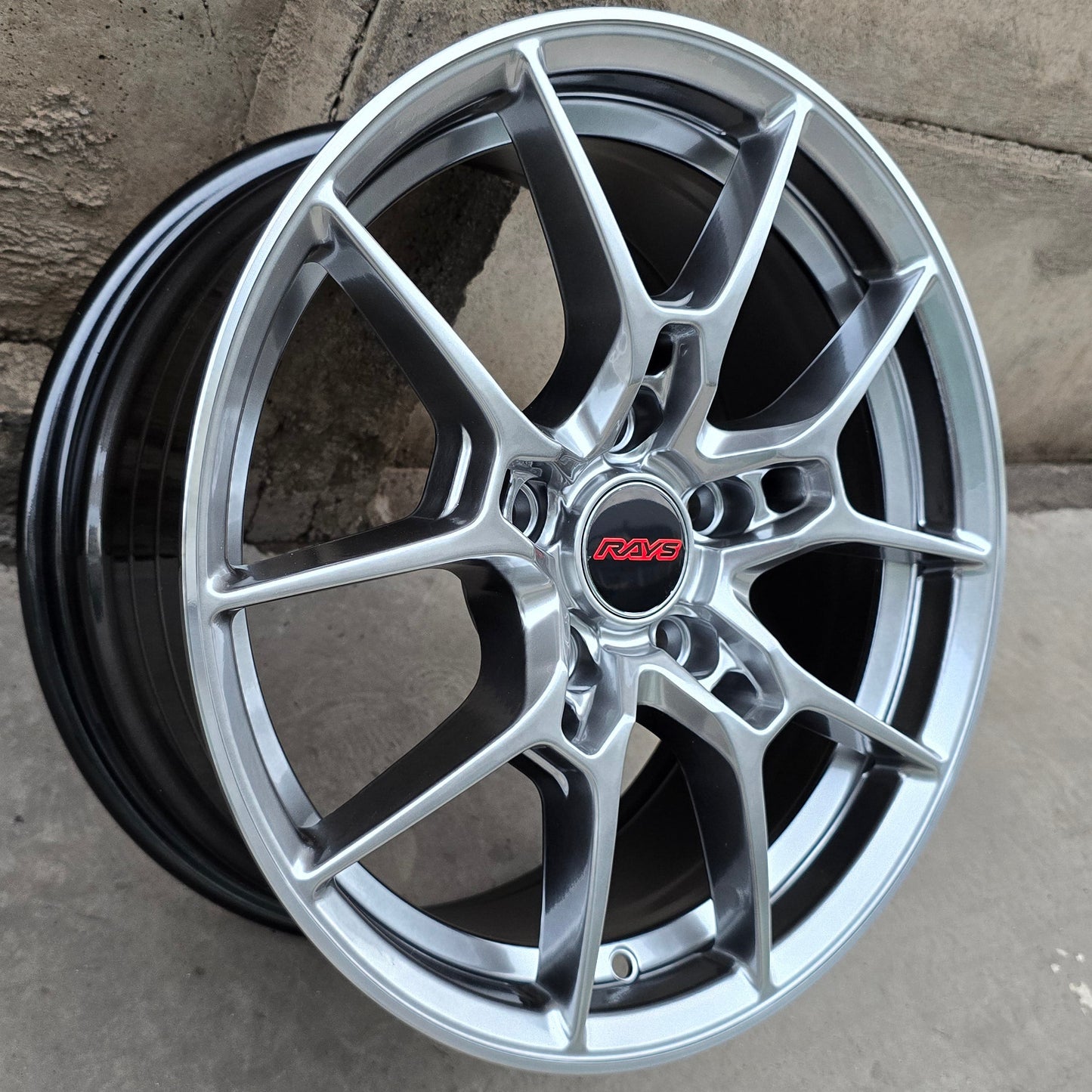 SET DE 4 LLANTAS RAYS G025. Aro 16 - 5x114. Color Grafito Metalizado. (X447)