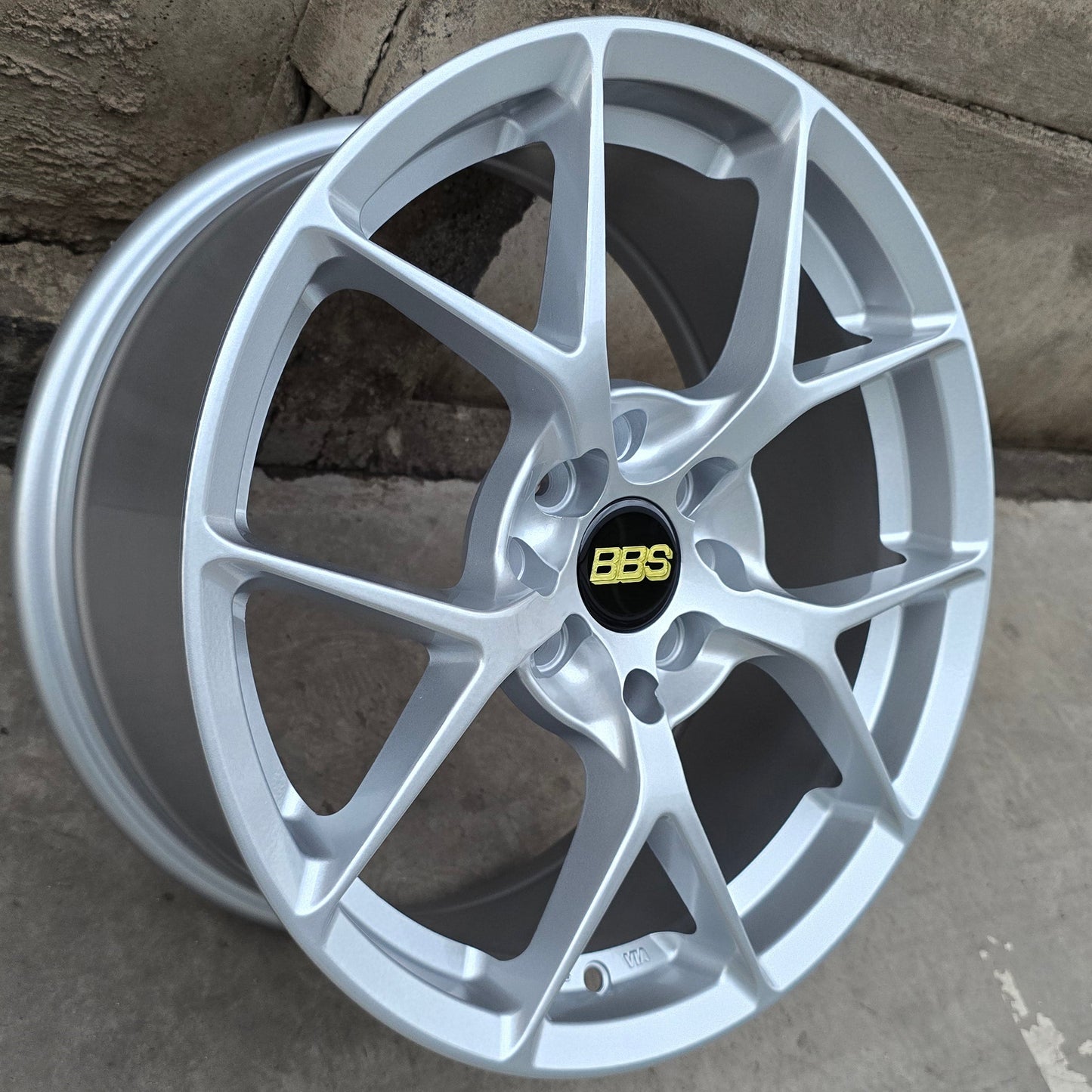 SET DE 4 LLANTAS BBS FIR. Aro 16 - 4x100, 4x114. Doble Apernadura. Color Plateado. (RGW5893B)