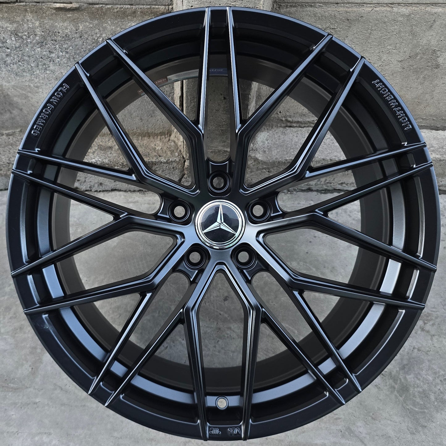 SET DE 4 LLANTAS MERCEDES * COLOR Negro. Aro 19 - 5x112. (VLF06)