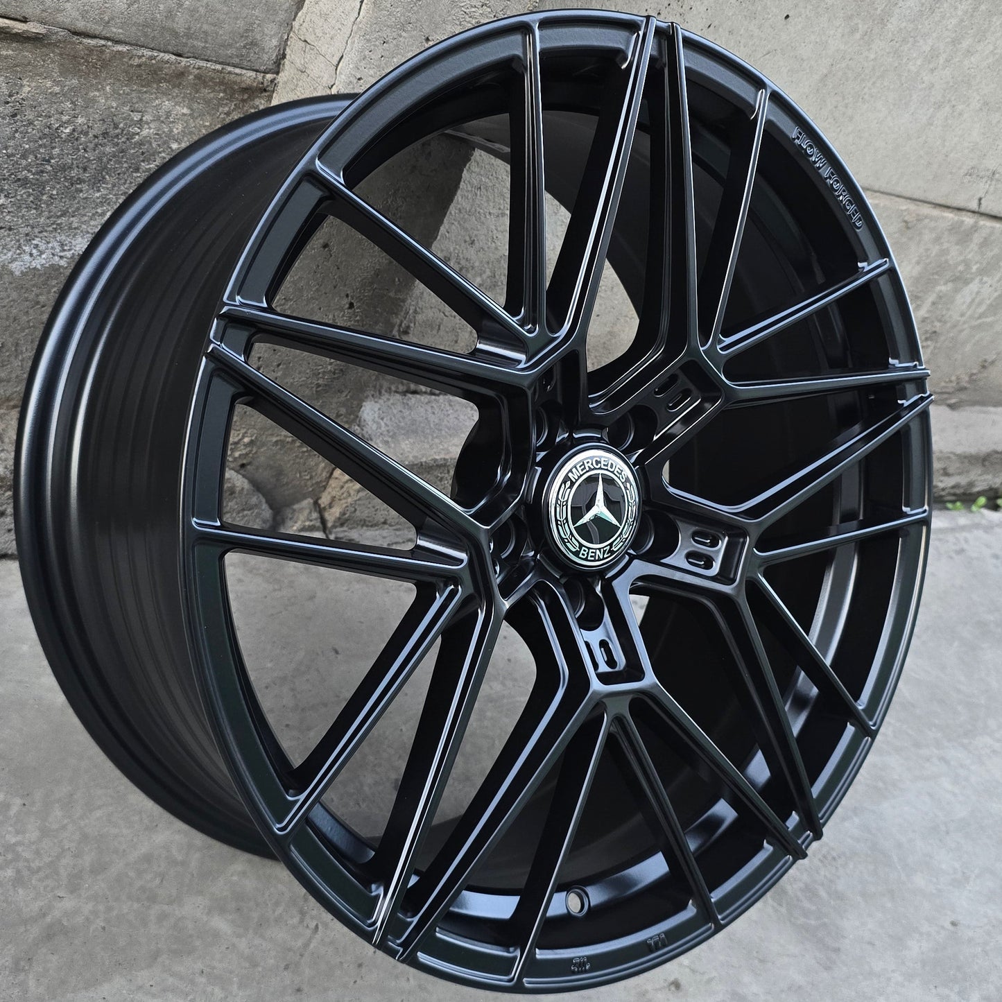 SET DE 4 LLANTAS MERCEDES * COLOR Negro. Aro 19 - 5x112. (VLF35)