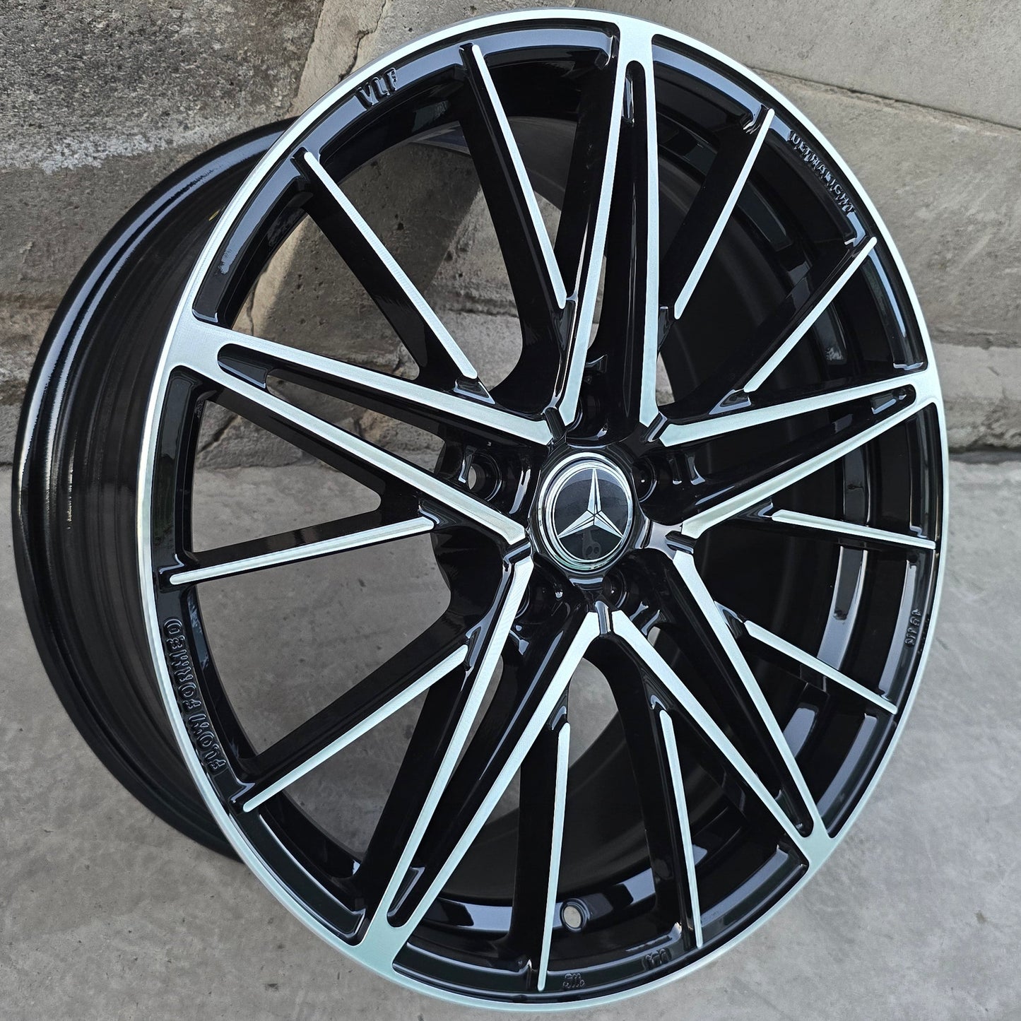 SET DE 4 LLANTAS MERCEDES *. Aro 18 - 5x112. Color Cromado Fondo Negro. (VLF17)