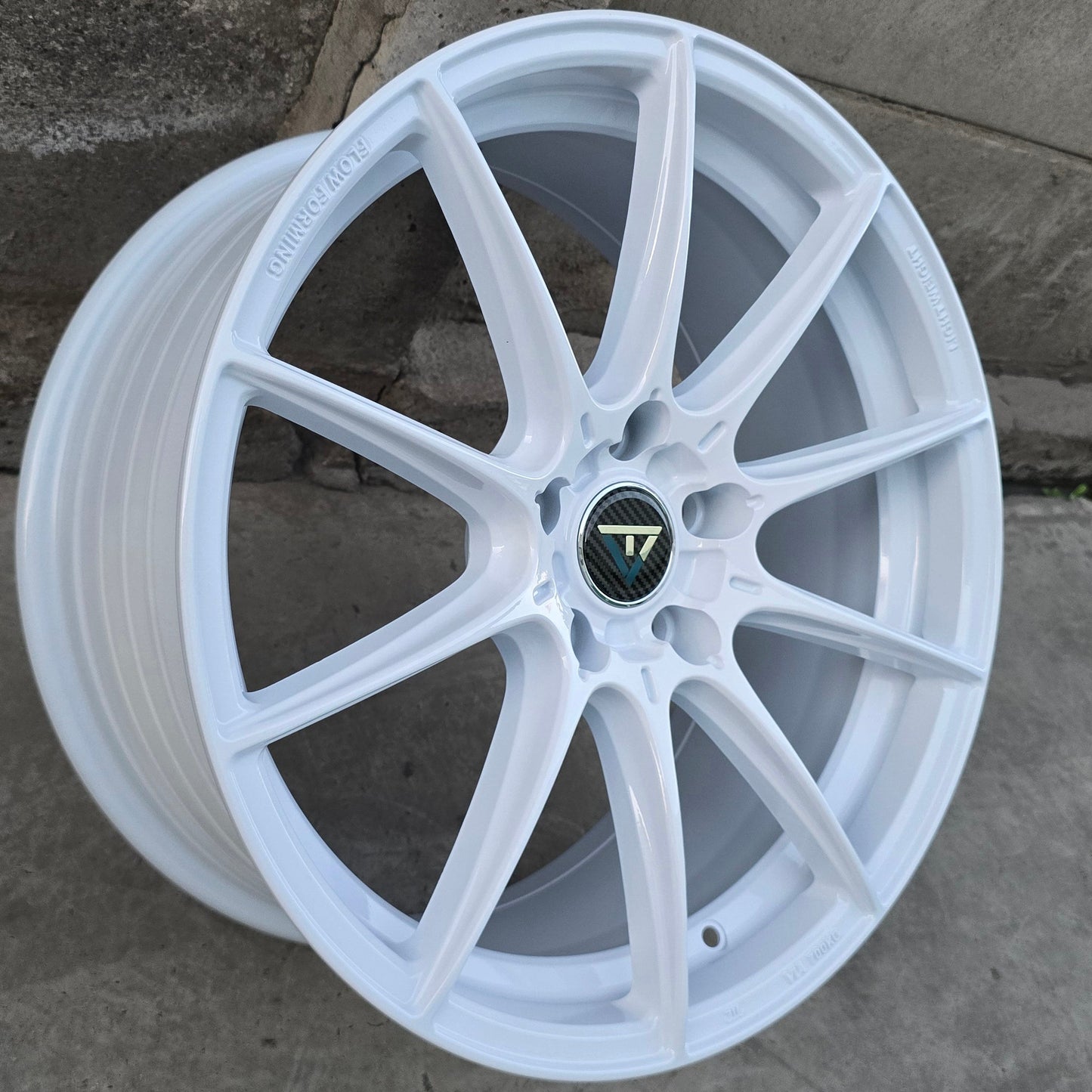 SET DE 4 LLANTAS Color Blanco. Aro 18 - 5x114 (VLF02)