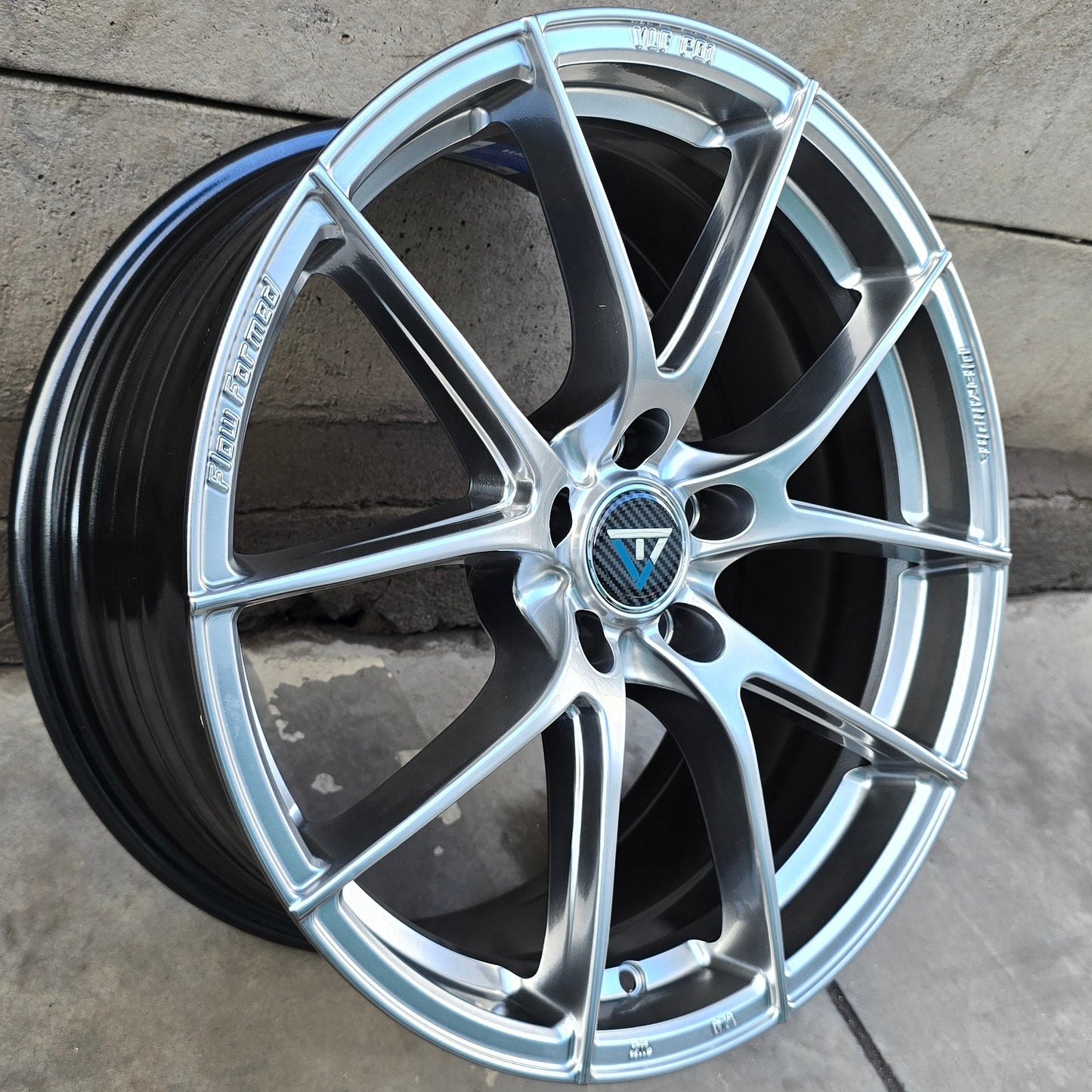 SET DE 4 LLANTAS Color Grafito Metalizado *. Aro 18- 5x108 (VLF-P01)
