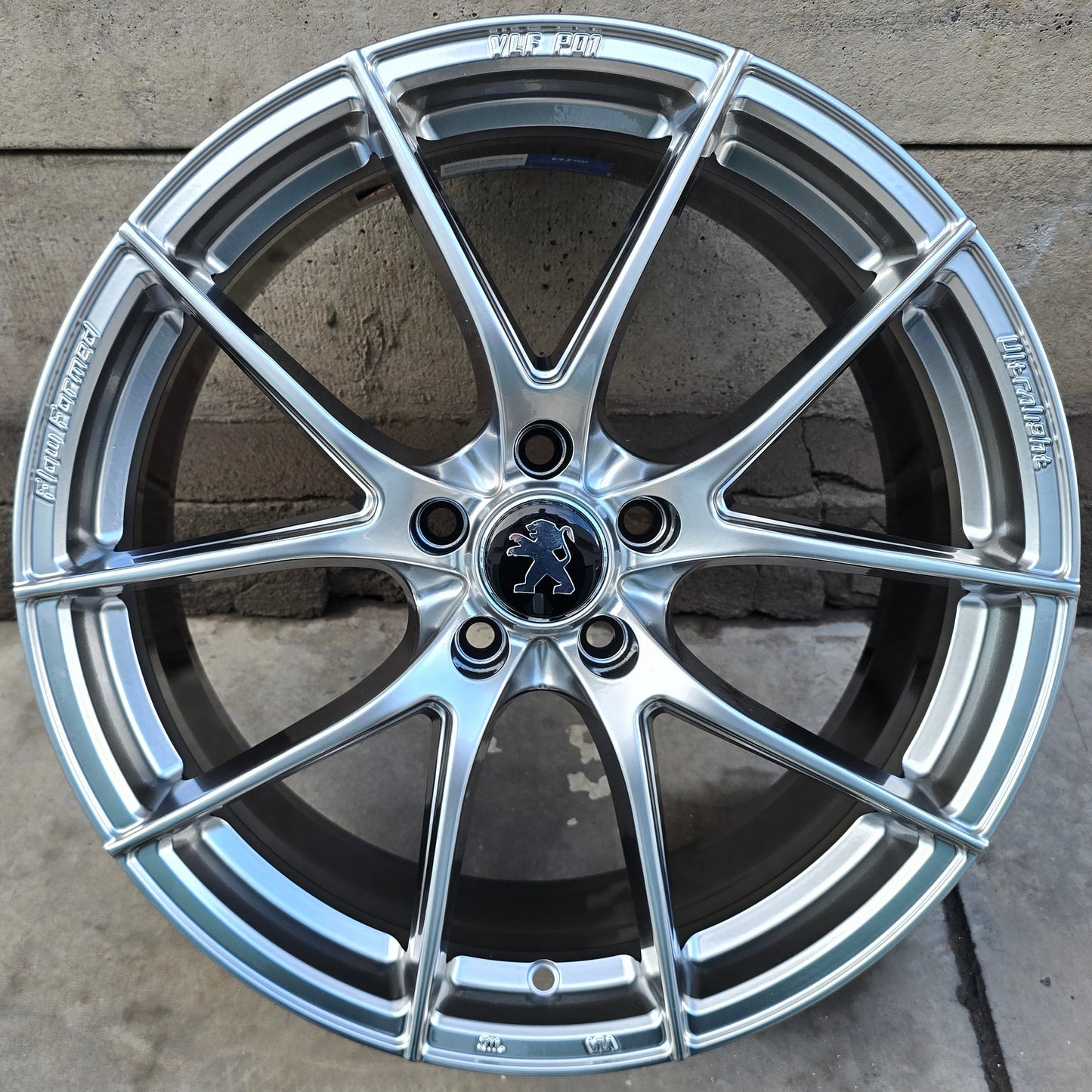 SET DE 4 LLANTAS PEUGEOT *. COLOR Grafito Metalizado. Aro 18- 5x108 (VLF-P01)