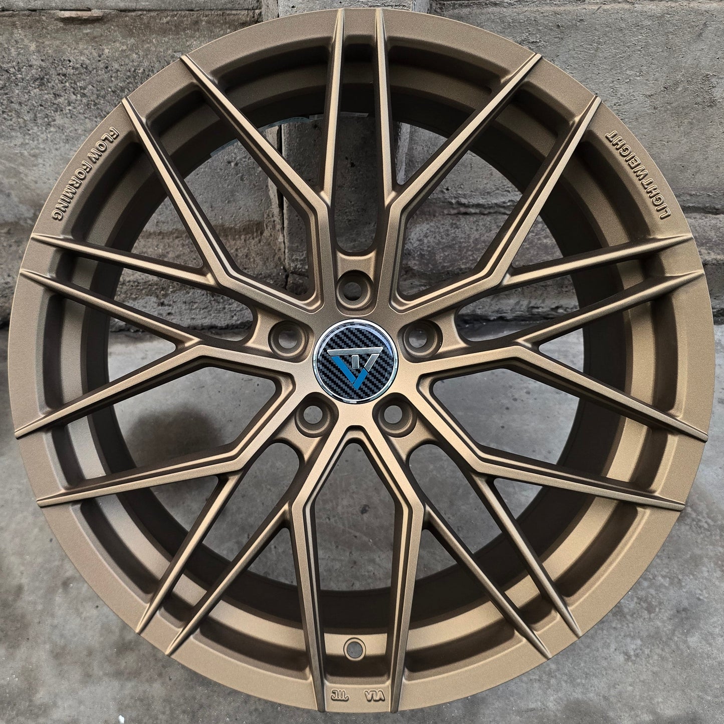SET DE 4 LLANTAS Color Bronce *. Aro 18 - 5x108. (VLF06)