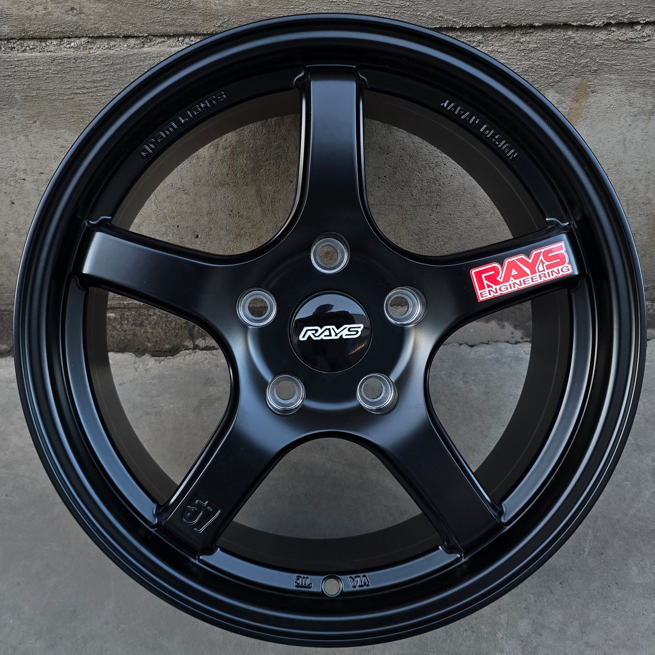 SET DE 4 LLANTAS RAYS GRAMLIGHT. Aro 16 5x114. .Color Negro .(FF09