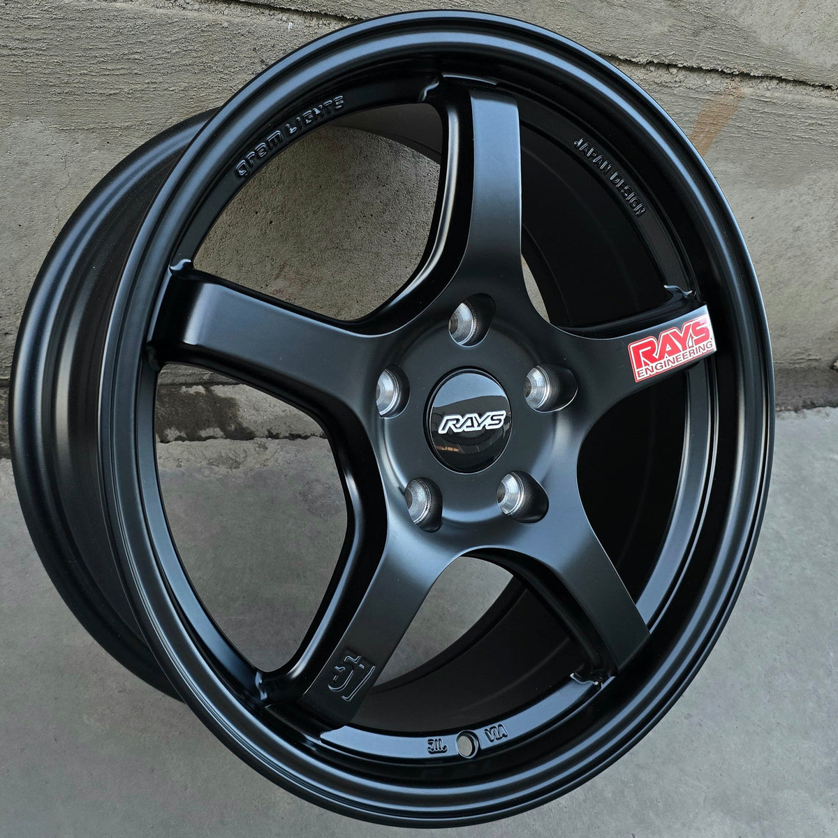SET DE 4 LLANTAS RAYS GRAMLIGHT. Aro 16 5x114. .Color Negro .(FF09).