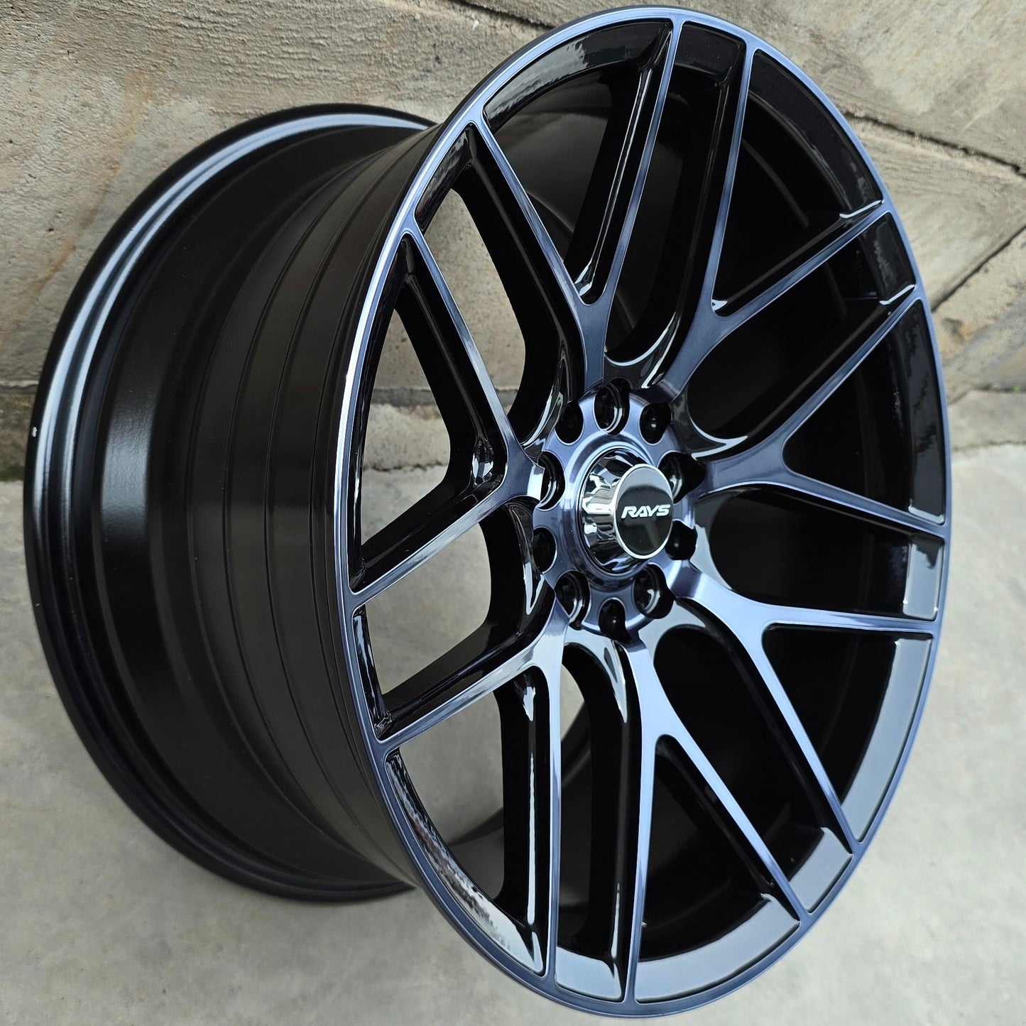 SET DE 4 LLANTAS RAGNO COLOR Grafito Metalizado Fondo Negro. Aro 17- 5x108, 5x114. Doble Apernadura (RAGNO)