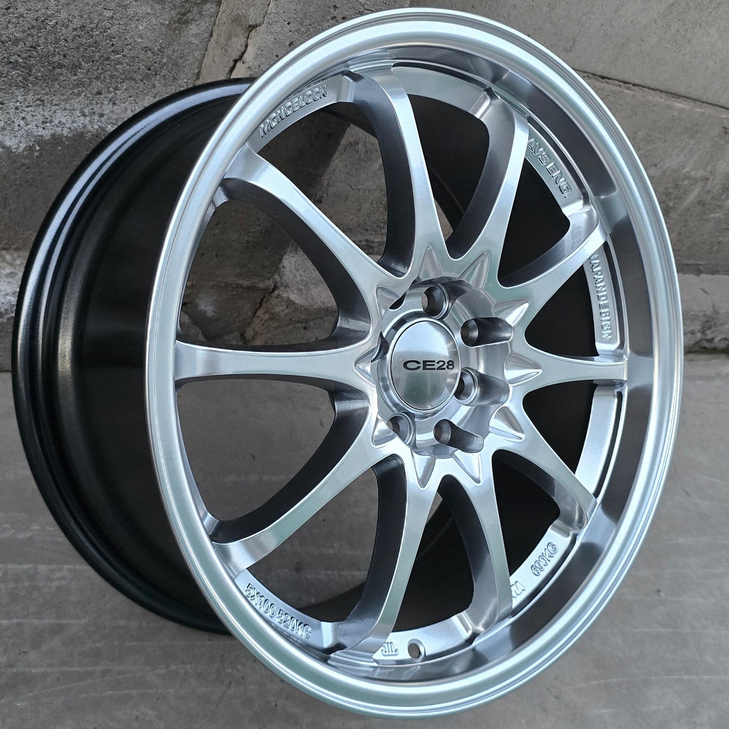 SET DE 4 LLANTAS VOLK CE28. Aro 17 - 4x100, 4x114. Doble Apernadura. Color Grafito Metalizado. (TY28)