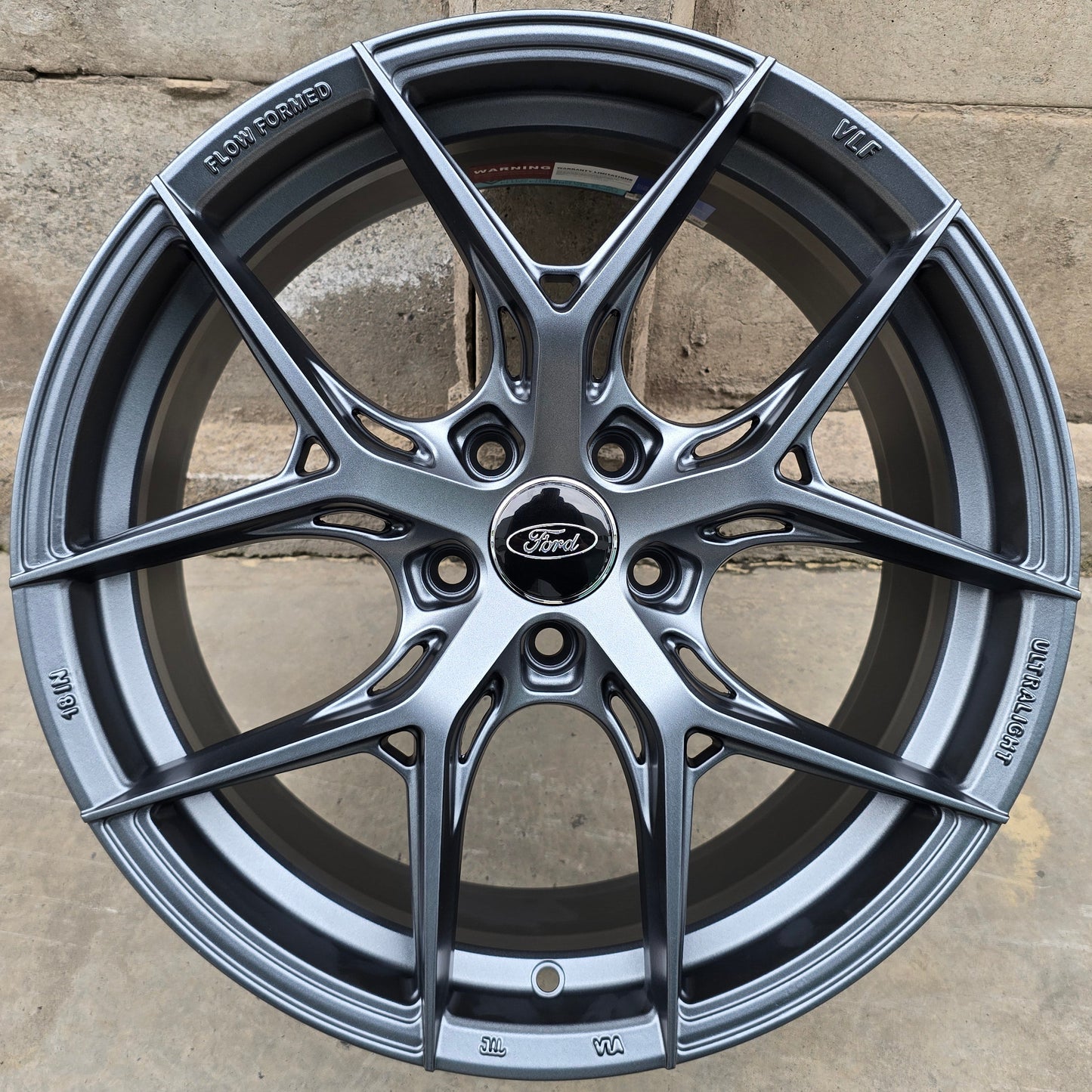 SET DE 4 LLANTAS FORD *. Aro 18- 5x108. COLOR Grafito. (VLF20)