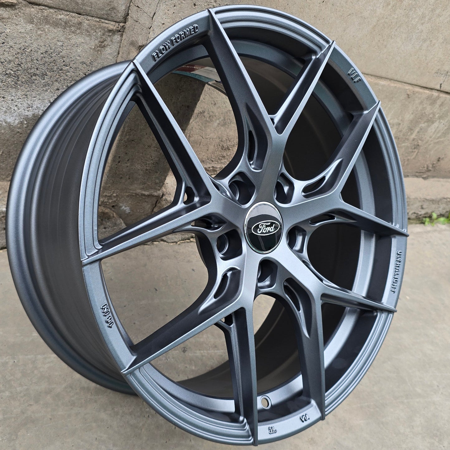 SET DE 4 LLANTAS FORD *. Aro 18- 5x108. COLOR Grafito. (VLF20)