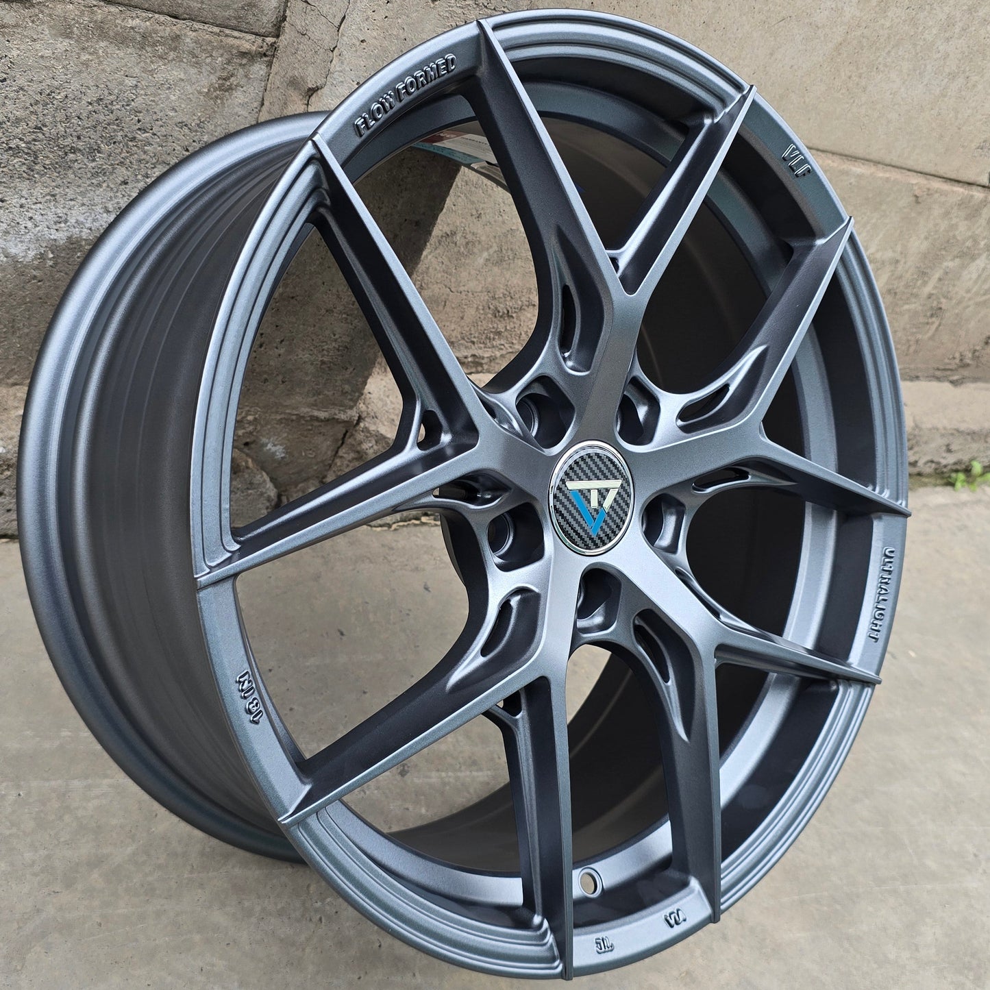 SET DE 4 LLANTAS COLOR Grafito *. Aro 18- 5x108. (VLF20)