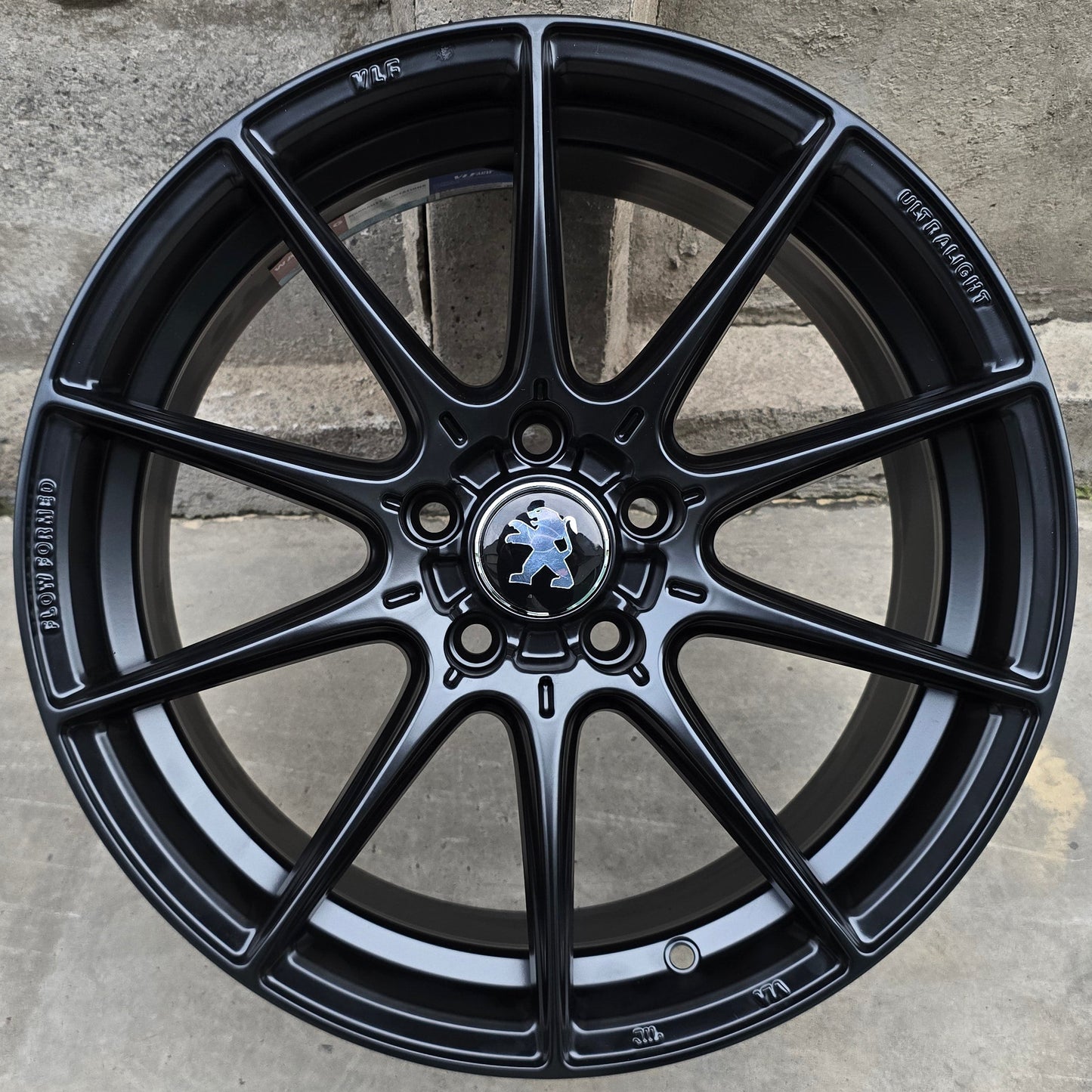 SET DE 4 LLANTAS PEUGEOT * . Color Negro. Aro 17- 5x108 (VLF02)
