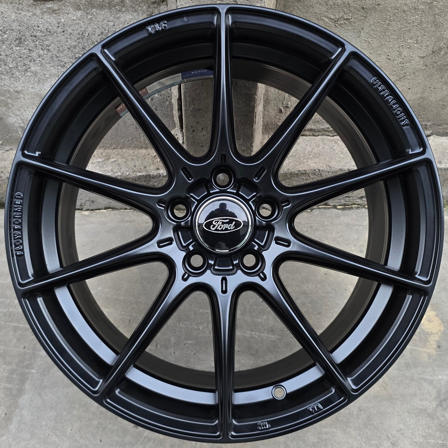 SET DE 4 LLANTAS FORD * . Color Negro. Aro 17- 5x108 (VLF02)