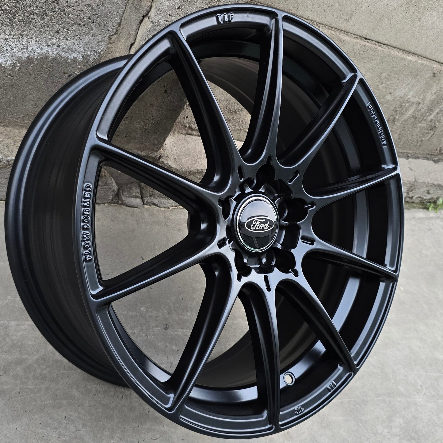SET DE 4 LLANTAS FORD * . Color Negro. Aro 17- 5x108 (VLF02)