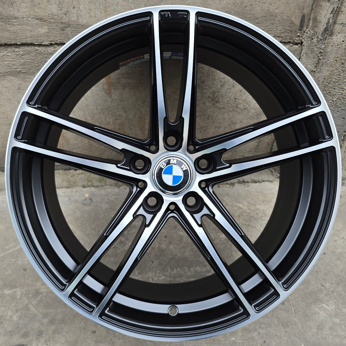 SET DE 4 LLANTAS BMW *. Aro 18 - 5x112. Color Cromado Fondo Negro. (VLF01)