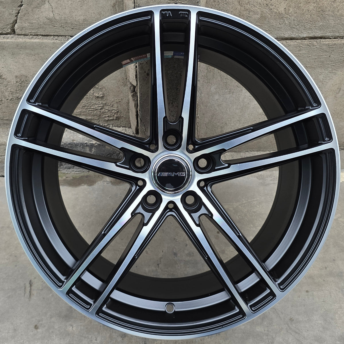 SET DE 4 LLANTAS MERCEDES AMG *. Aro 18 - 5x112. Color Cromado Fondo Negro. (VLF01)