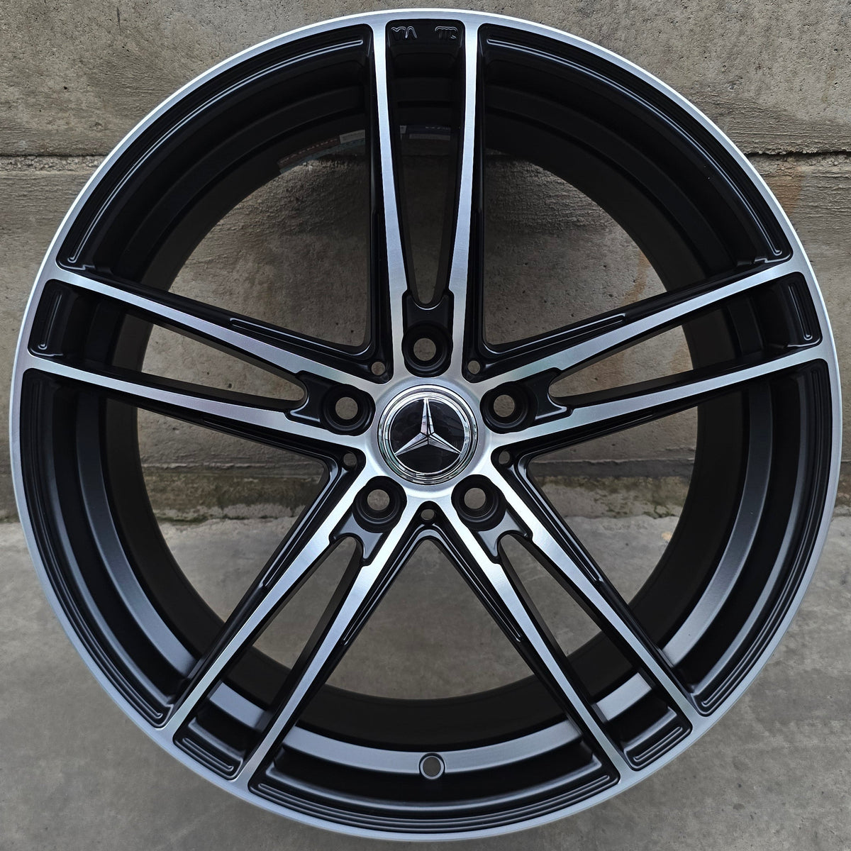 SET DE 4 LLANTAS MERCEDES *. Aro 18 - 5x112. Color Cromado Fondo Negro. (VLF01)