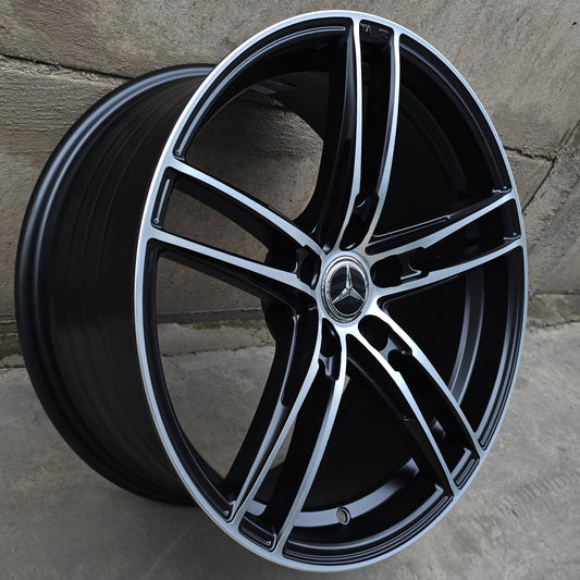 SET DE 4 LLANTAS MERCEDES *. Aro 18 - 5x112. Color Cromado Fondo Negro. (VLF01)