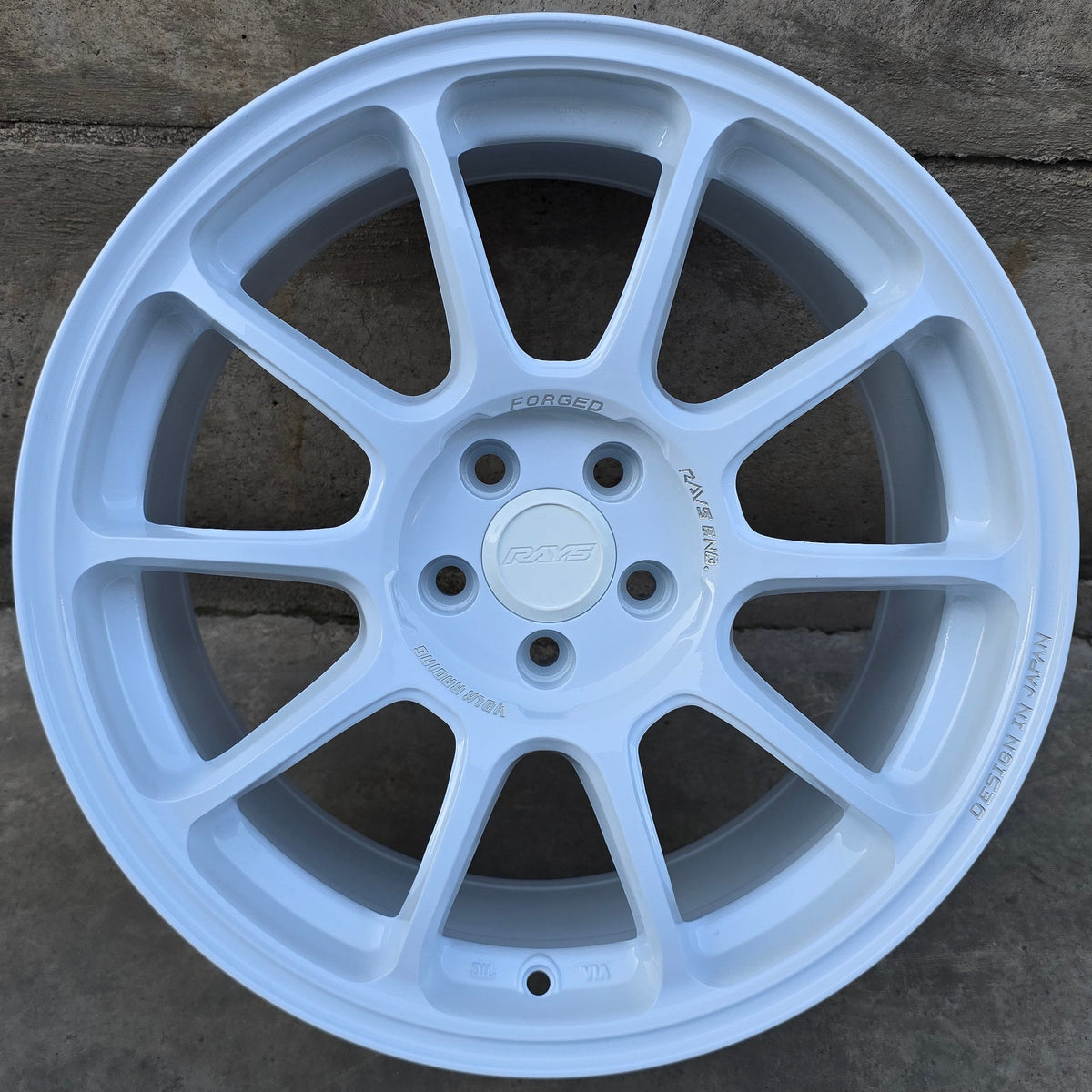 SET DE 4 LLANTAS RAYS. Aro 17 - 5x100. Color Blanco. (1136B)