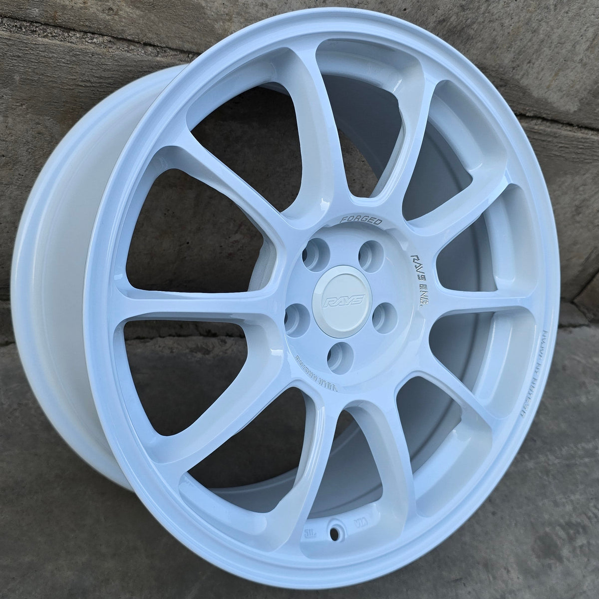 SET DE 4 LLANTAS RAYS. Aro 17 - 5x100. Color Blanco. (1136B)