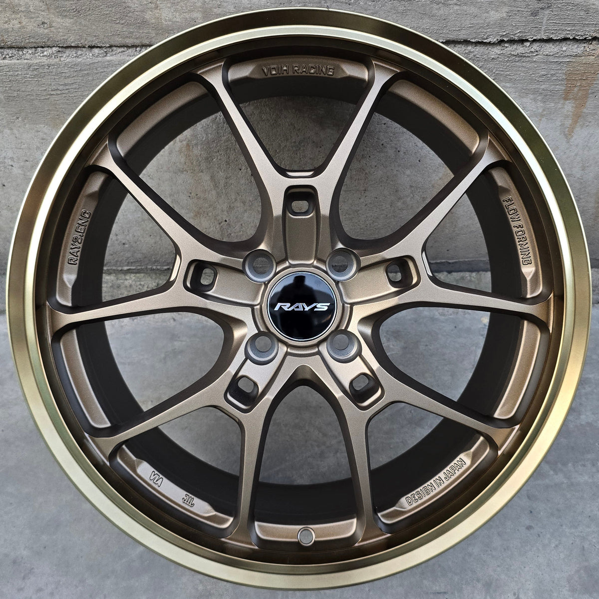 SET DE 4 LLANTAS RAYS G025. Aro 17 - 4x100. Color Bronce (171023HB)