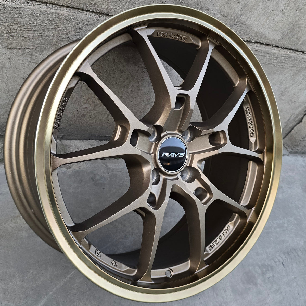SET DE 4 LLANTAS RAYS G025. Aro 17 - 4x100. Color Bronce (171023HB)