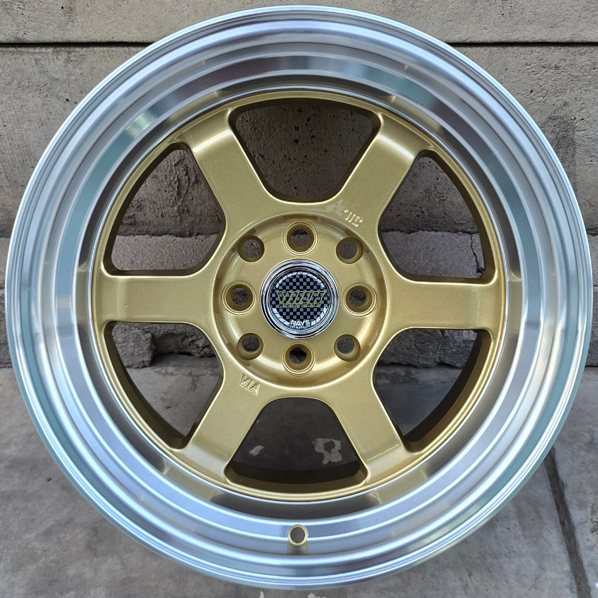 SET DE 4 LLANTAS VOLK TE37. Aro 15 - 4x100, 4x114. Doble Apernadura. Color Dorado Aro Cromado. (60223)
