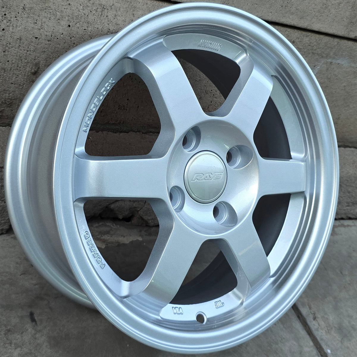SET DE 4 LLANTAS TAPA RAYS. Aro 14 - 4x100. Color Plateado. (60113)