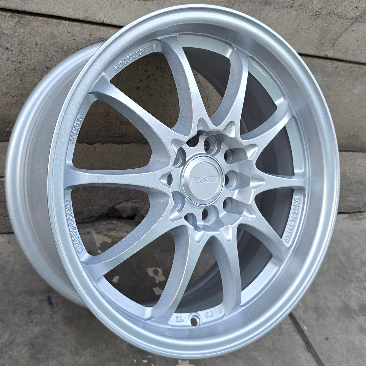 SET DE 4  LLANTAS RAYS. Aro 16 - 5x100, 5x114. Doble Apernadura. Color Plateado. (10843)