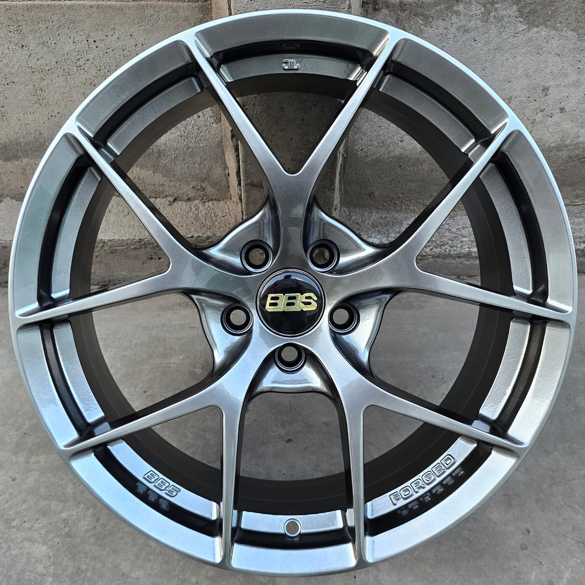 SET DE 4 LLANTAS BBS FIR. Aro 17 - 5x100. Color Grafito Metalizado. (DX221)