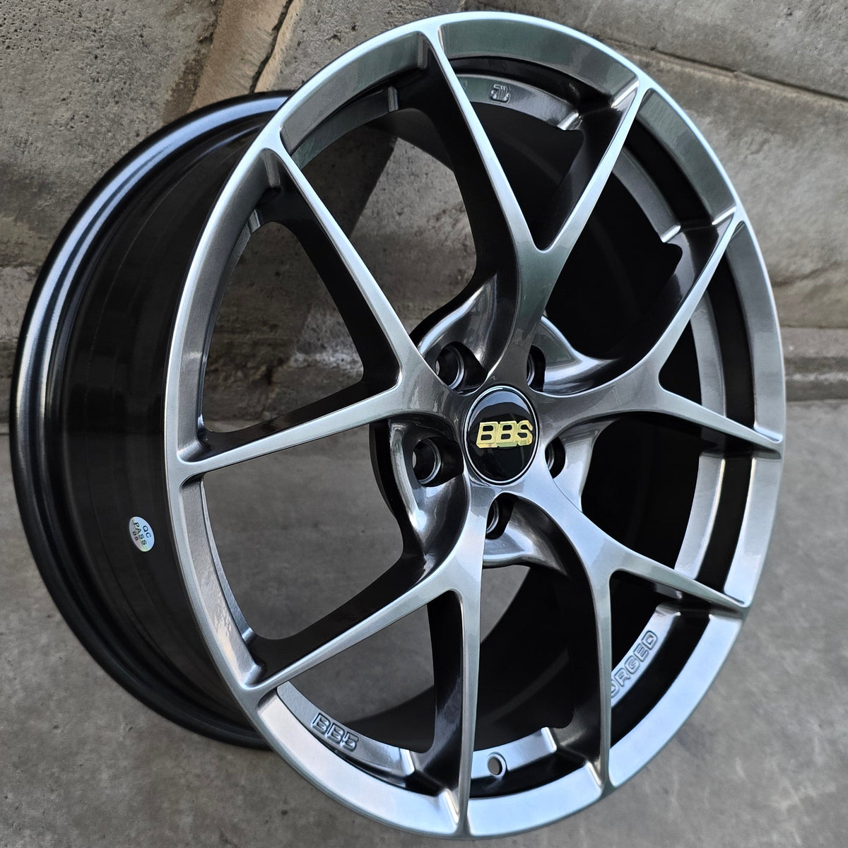SET DE 4 LLANTAS BBS FIR. Aro 17 - 5x100. Color Grafito Metalizado. (DX221)