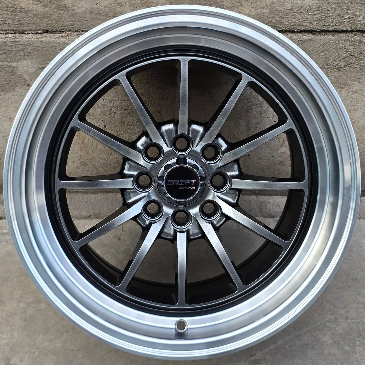 SET DE 4 LLANTAS DRIFT. Aro 15 - 4x100, 4x108. Doble Apernadura. Color Grafito Aro Cromado. (104)