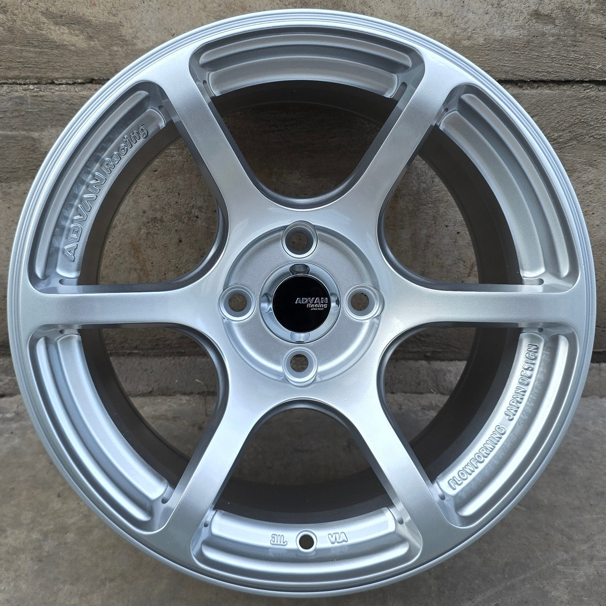 SET DE 4 LLANTAS ADVAN. Color Plateado. Aro 15- 4x100 (605)