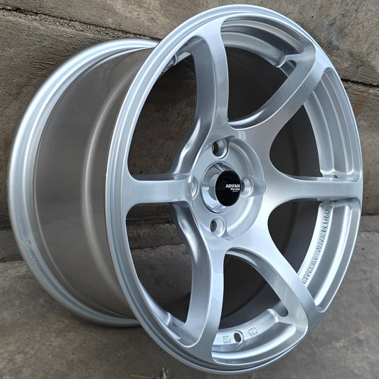 SET DE 4 LLANTAS ADVAN. Color Plateado. Aro 15- 4x100 (605)