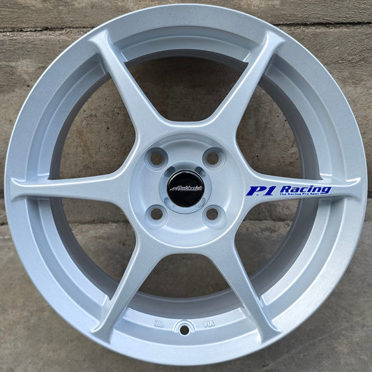 SET DE 4 LLANTAS P1 BUDDY CLUB. Aro 15 - 4x100. Color Plateado. (FF68)