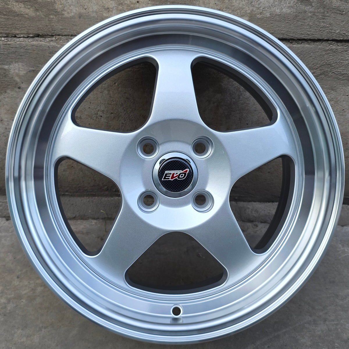 SET DE 4 LLANTAS EVO REGAMASTER. Aro 15 - 4x100. Color Plateado. (DX742)