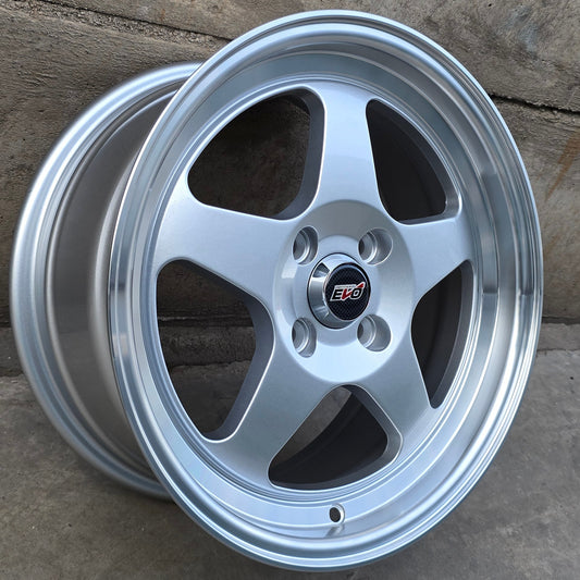 SET DE 4 LLANTAS EVO REGAMASTER. Aro 15 - 4x100. Color Plateado. (DX742)