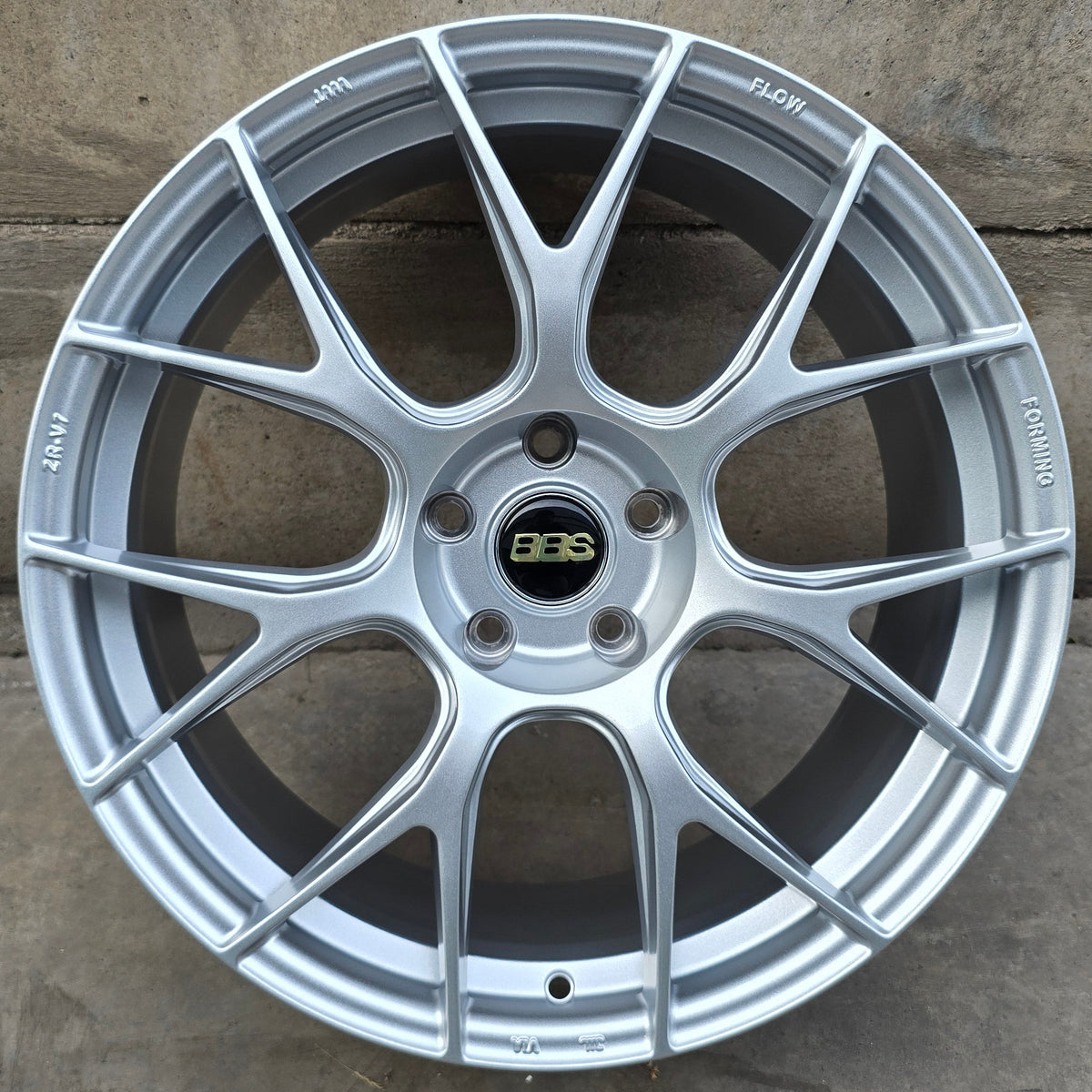 SET DE 4 LLANTAS BBS REV7. Color Plateado. Aro 19 - 5x114. (ZR-V7)
