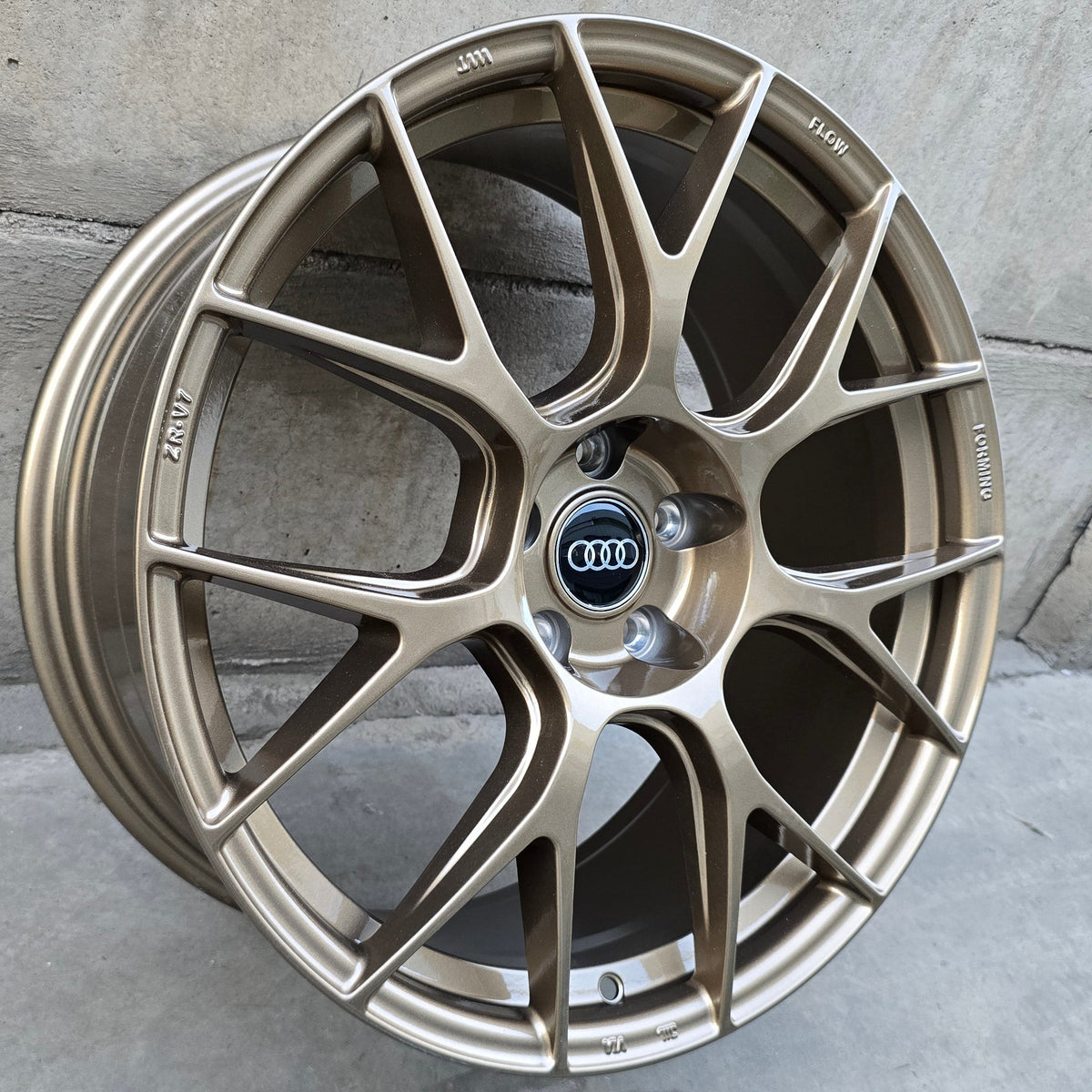SET DE 4 LLANTAS AUDI *. Aro 19 - 5x112. Color Bronce. (ZR-V7)