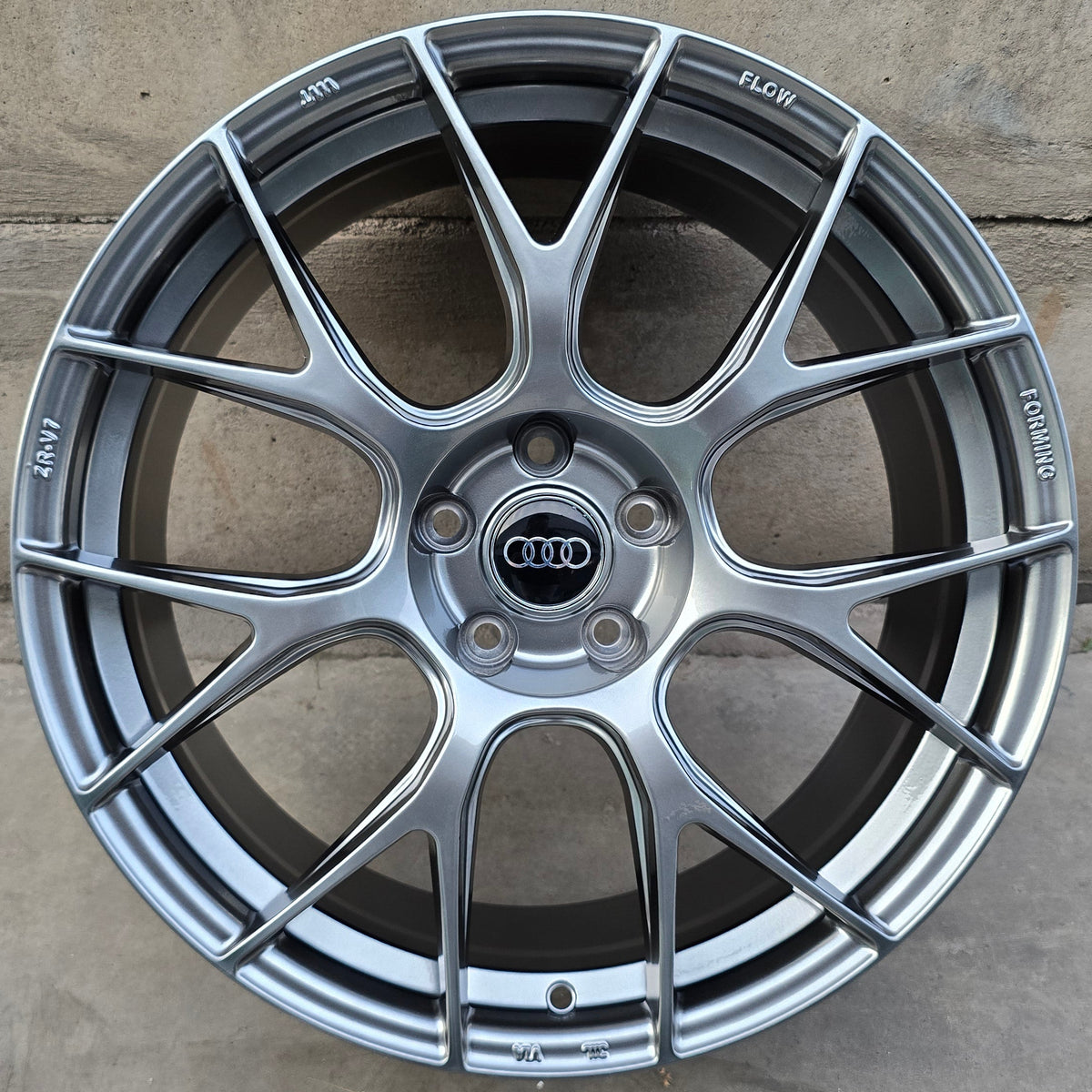 SET DE 4 LLANTAS AUDI *. Aro 19 - 5x112. Color Grafito Metalizado. (ZR-V7)
